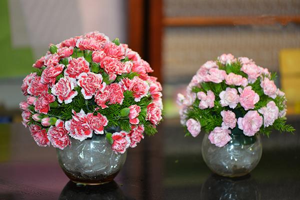 Cách cắm hoa cẩm chướng bình cao vừa đẹp vừa sang trọng