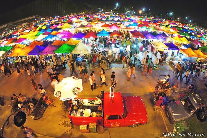 Chợ đêm ở Bangkok: Rot Fai Night Market