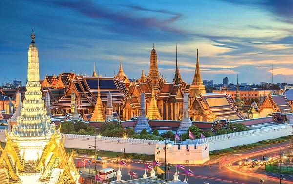 Kết thúc hành trình tham quan chợ nổi Damnoen Saduak ghé thăm chùa Wat Phra Kaew. Review, kinh nghiệm đi chơi chợ nổi Damnoen Saduak