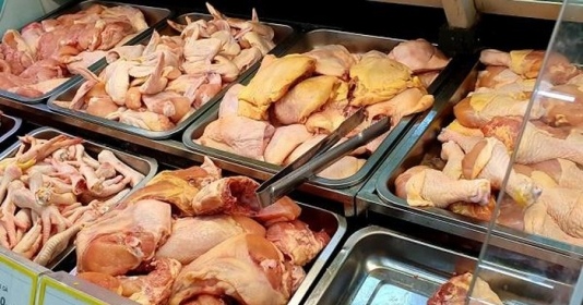 Giá thịt gà công nghiệp bao nhiêu tiền 1kg? Cập nhật giá mua bán gà công nghiệp
