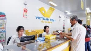 nhận tiền từ phía dịch vụ giao hàng thu tiền hộ của bưu điện