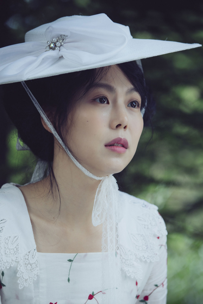 Kim Min Hee: Kẻ giật chồng đáng khinh hay nữ hoàng cảnh nóng - Ảnh 7.
