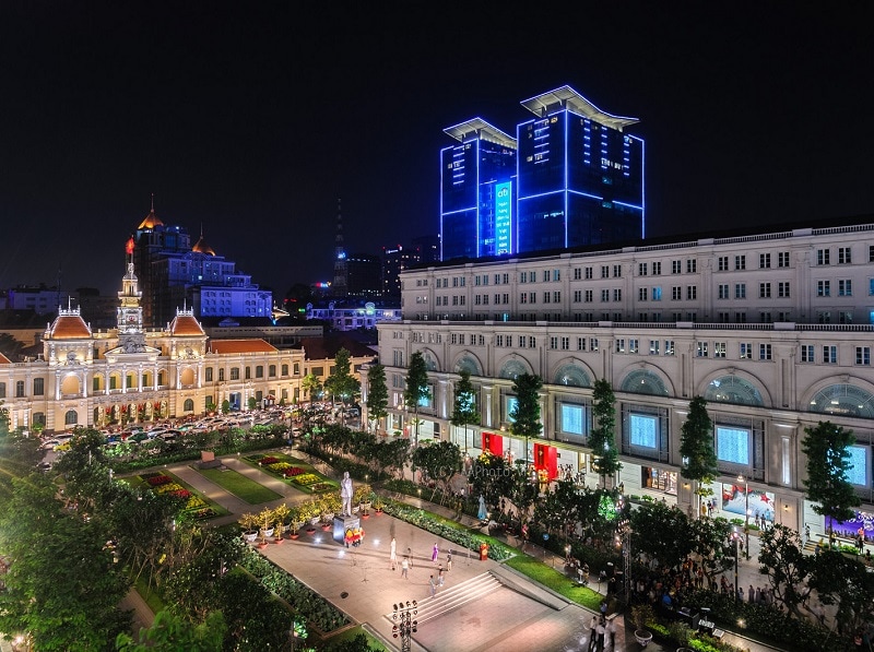 Các địa điểm du lịch Sài Gòn. Đi đâu chơi buổi tối TPHCM? Phố đi bộ Nguyễn Huệ
