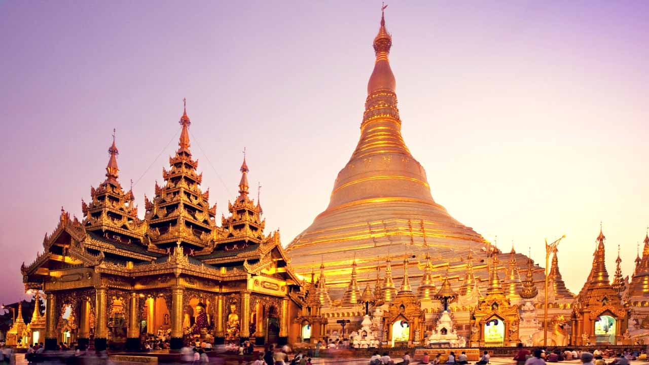 Bạn nên lưu ý ăn mặc lịch sự khi đến đình chùa bởi đây là vùng đất tôn nghiêm của Myanmar