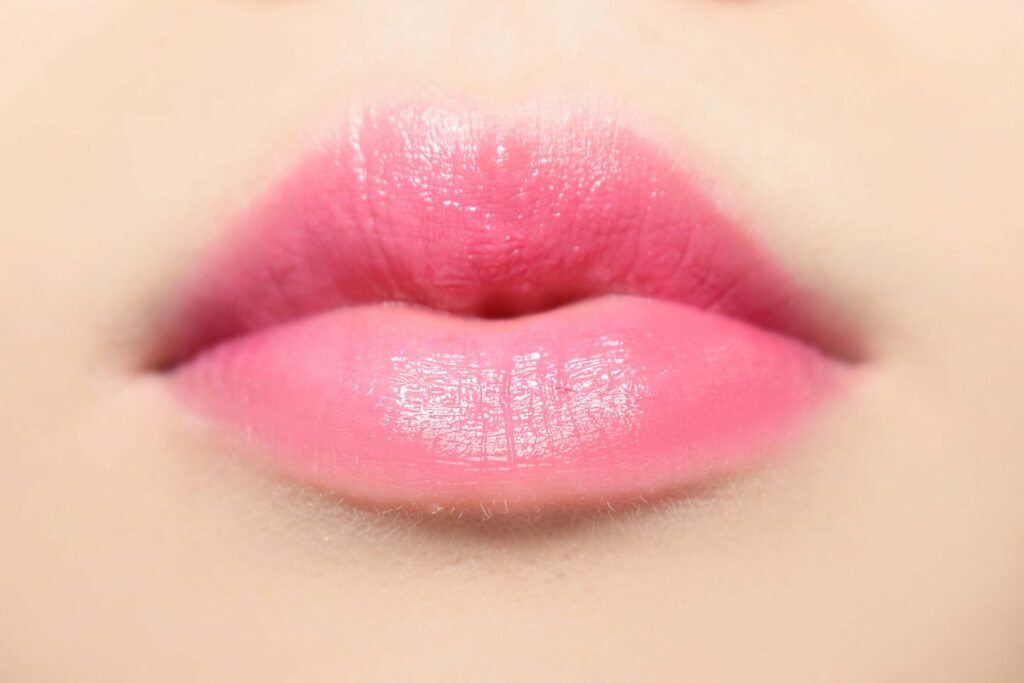 Phun môi màu hồng baby là màu môi đẹp dành cho những cô nàng dịu dàng, yêu thích màu môi đáng yêu, mĩ miều
