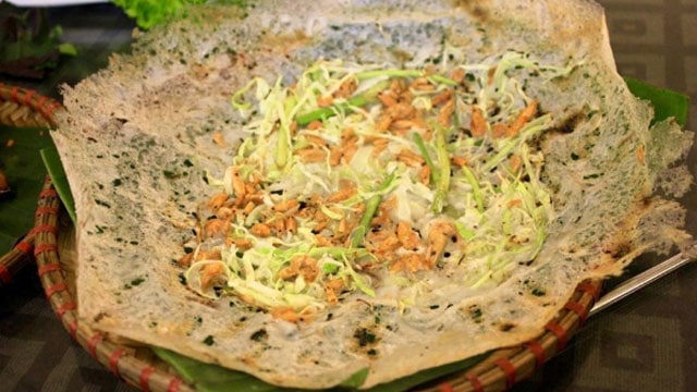 Bánh khoái tép là một trong những đặc sản của tỉnh Thanh Hóa