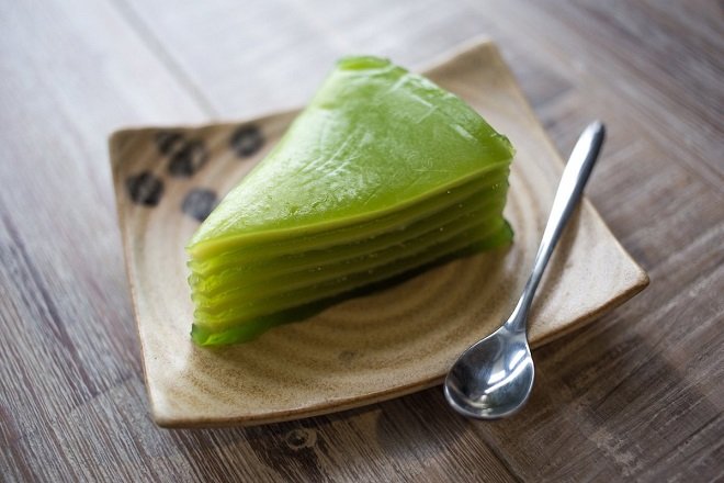 dĩa bánh da lợn nhân đậu xanh nước cốt dừa cắt hình tam giác - baoamthuc.com