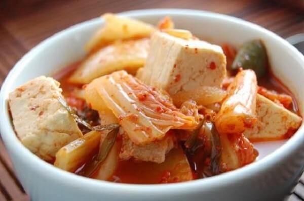 Canh kim chi là một món ăn truyền thống của Hàn Quốc