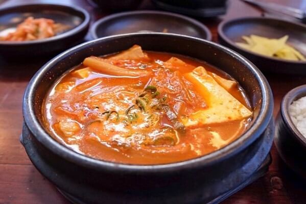 Cách nấu canh kim chi đậu phụ kiểu Hàn Quốc thơm ngon