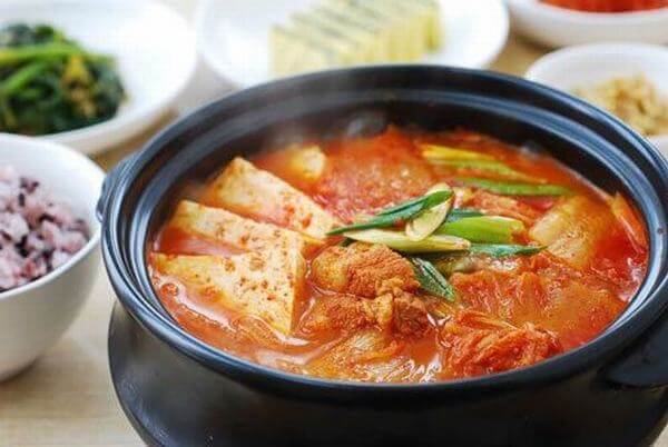 Cách nấu canh kim chi mang đậm hương vị và phong cách ẩm thực người Hàn Quốc