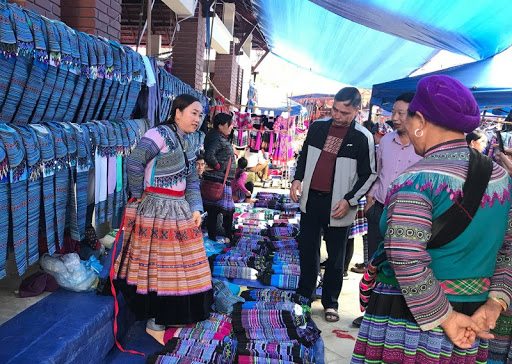 Khám phá vẻ đẹp chợ phiên khi đi du lịch Tà Đùng - Nguồn ảnh: Internet