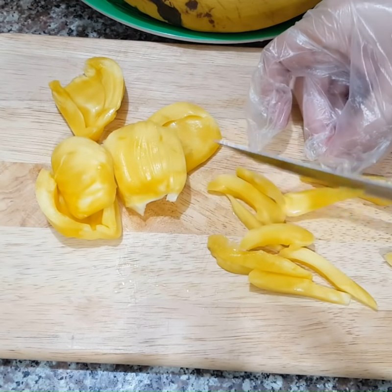 Bước 3 Sơ chế trái cây Kem sữa chua trái cây cốt dừa
