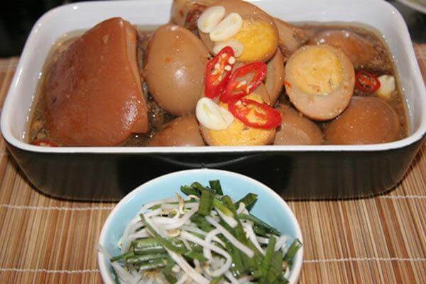 Thịt kho trứng nước dừa- Các món ăn ngày tết của người miền Nam, phong tục truyền thống