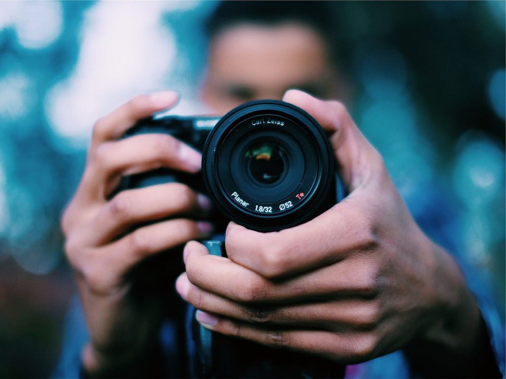Trở thành nhiếp ảnh gia cũng là một hình thức kinh doanh lý tưởng dành cho những bạn trẻ có đam mê, thiết bị và kiến thức về nhiếp ảnh.