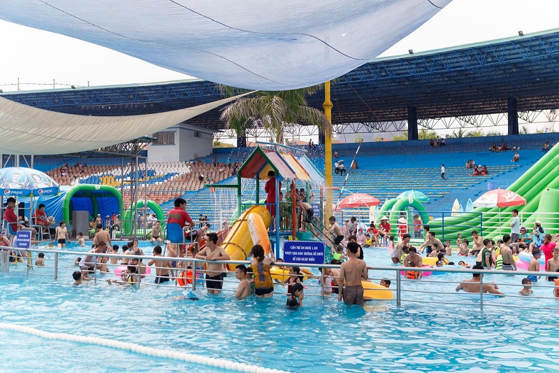 Bể bơi rộng rãi với sức chứa lớn tại thiên đường Bảo Sơn