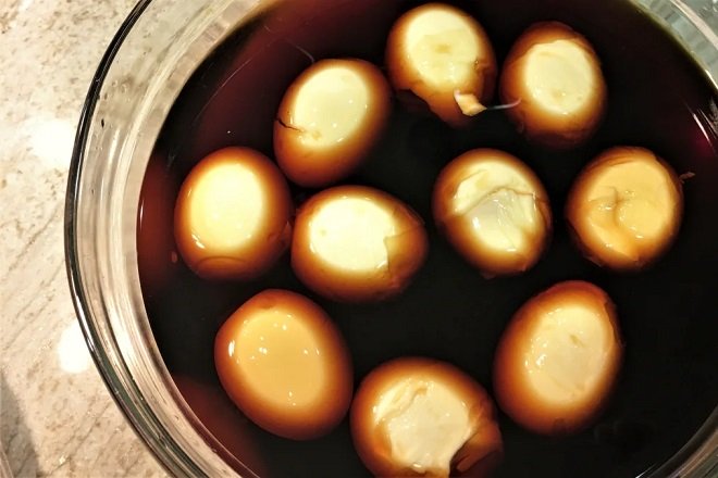 trứng luộc dầm nước tương