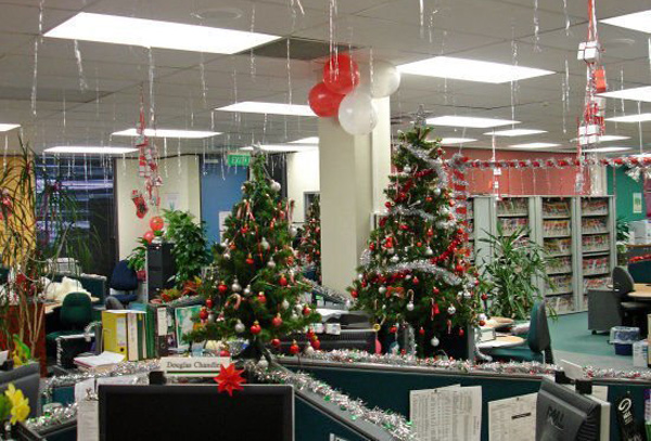 Chọn và trang trí cây Thông Noel cho văn phòng