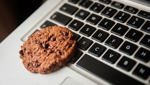 Cookies là một loại bánh thơm ngon, nhưng Cookies trên trình duyệt web lại mang nghĩa hoàn toàn khác