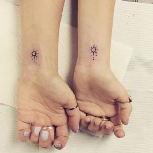 Kiểu tattoo mặt trời đơn giản cho con gái