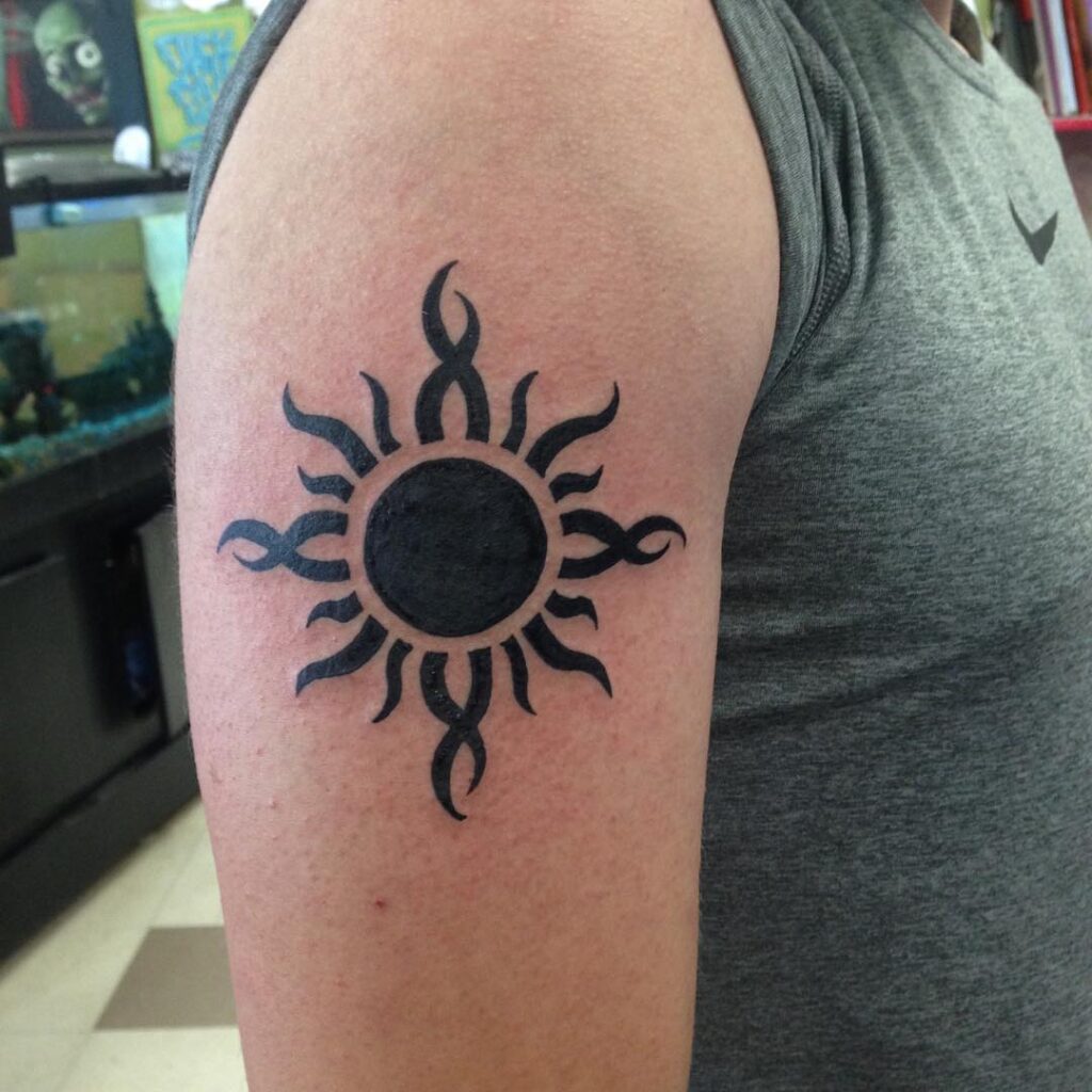 Tattoo mặt trời đẹp cho nam