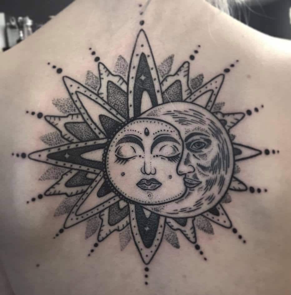 Tattoo mặt trời và mặt trăng đẹp không nên bỏ lỡ