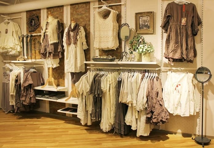 Ảnh 10: Thiết kế shop quần áo theo phong cách Vintage luôn gây được ấn tượng đối với khách hàng