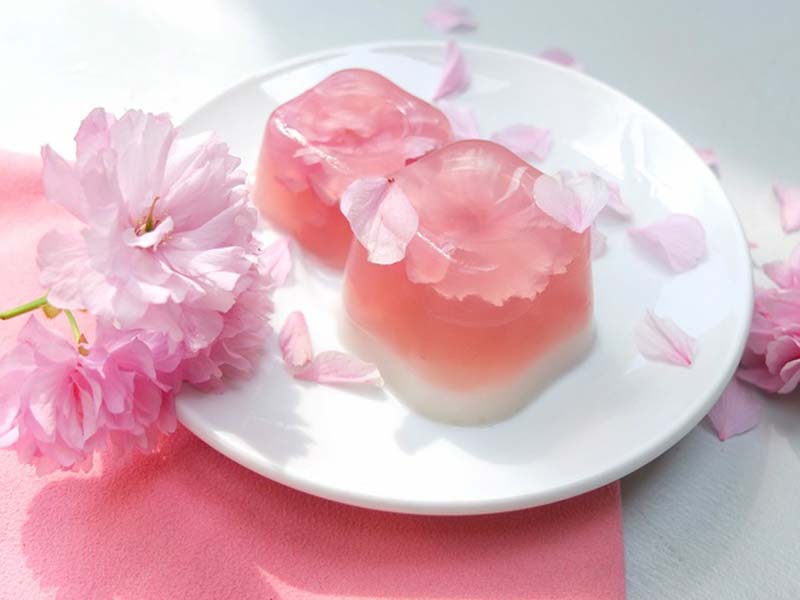 Mê mẩn trước những món ngon làm từ hoa anh đào Nhật bản