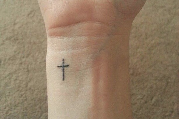 mini cross tattoo đẹp