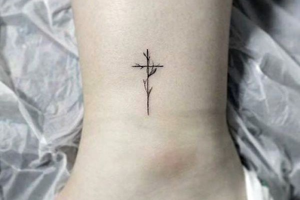 mini cross tattoo xinh